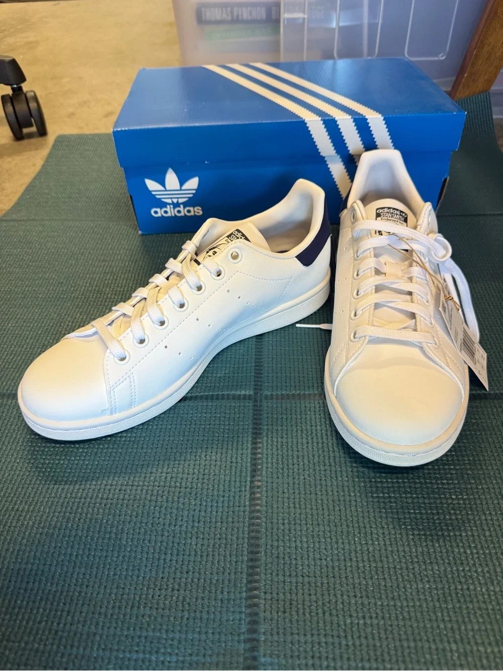 adidas Stan Smith Women’s White Sneakers with Navy Heel Tab NWT Women’s 8